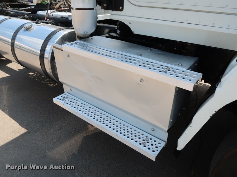 image for item DG4097 2015 Caterpillar CT660S semi truck