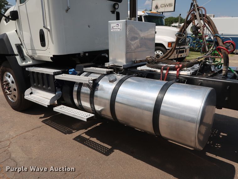 image for item DG4097 2015 Caterpillar CT660S semi truck