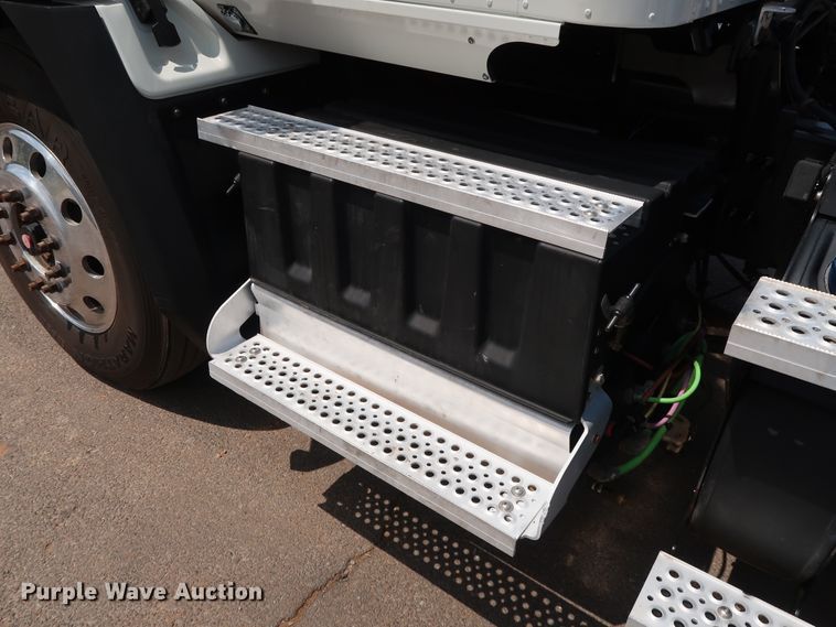 image for item DG4097 2015 Caterpillar CT660S semi truck