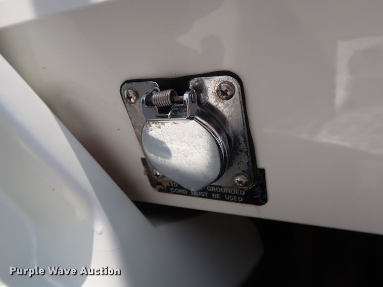 image for item DG4097 2015 Caterpillar CT660S semi truck