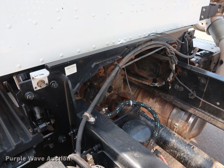 image for item DG4097 2015 Caterpillar CT660S semi truck