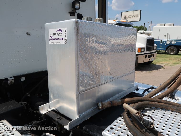 image for item DG4097 2015 Caterpillar CT660S semi truck