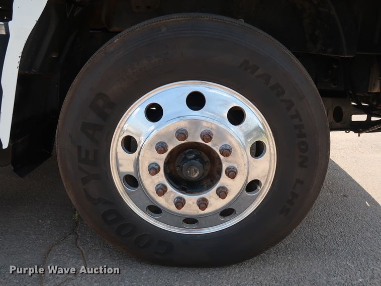 image for item DG4097 2015 Caterpillar CT660S semi truck