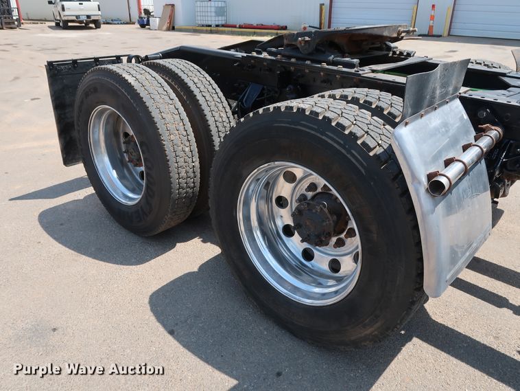 image for item DG4097 2015 Caterpillar CT660S semi truck