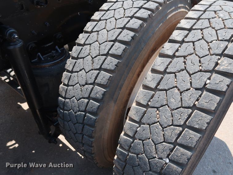 image for item DG4097 2015 Caterpillar CT660S semi truck