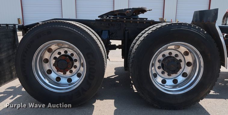 image for item DG4097 2015 Caterpillar CT660S semi truck