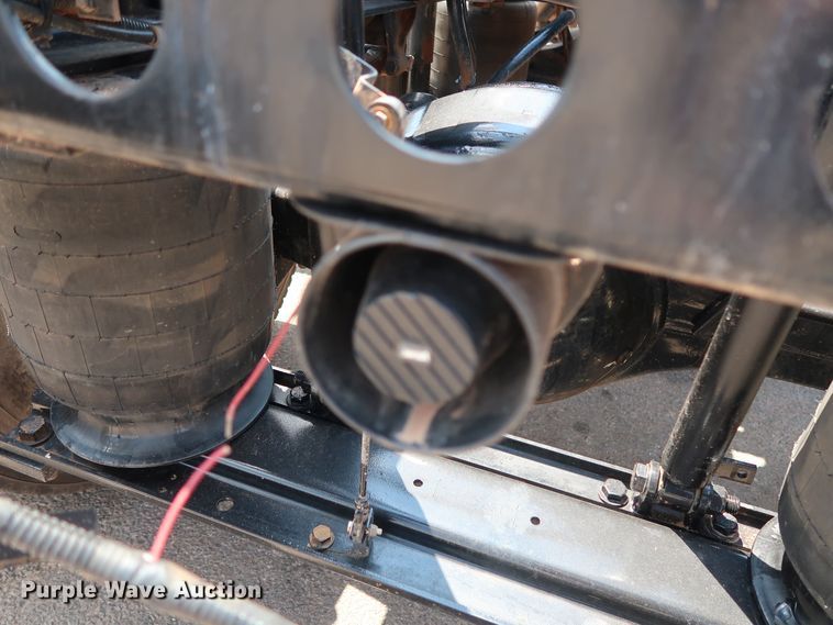 image for item DG4097 2015 Caterpillar CT660S semi truck