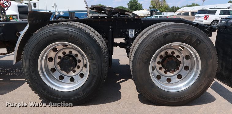 image for item DG4097 2015 Caterpillar CT660S semi truck