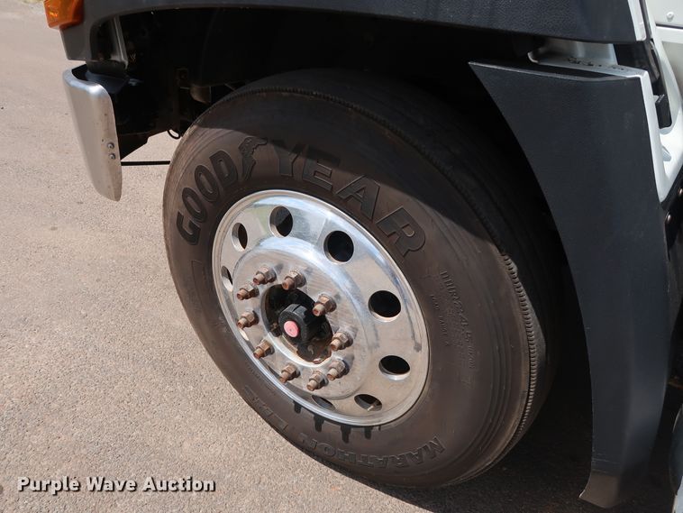 image for item DG4097 2015 Caterpillar CT660S semi truck