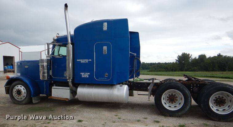 image for item DG4846 1998 Peterbilt 379 semi truck