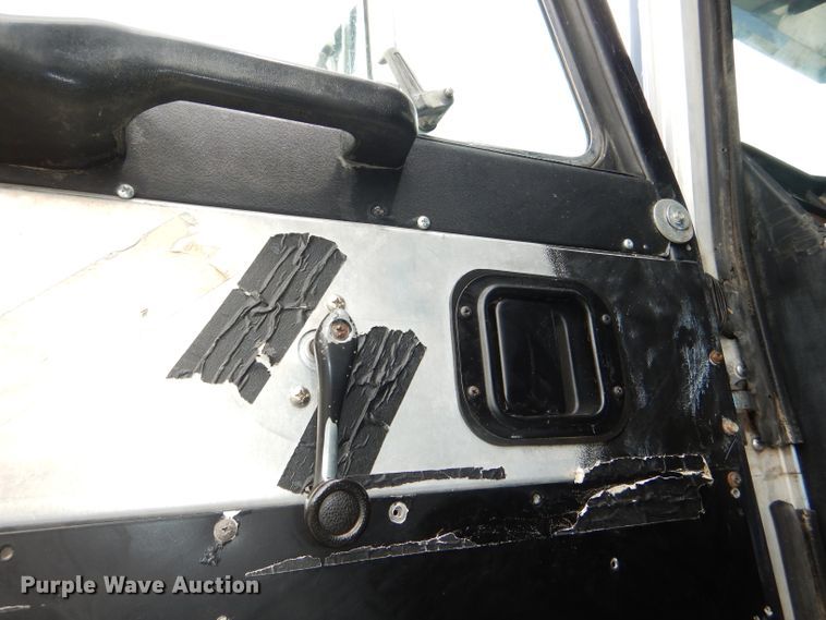 image for item DG4846 1998 Peterbilt 379 semi truck