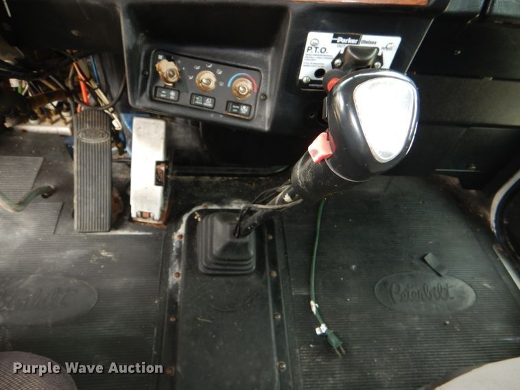 image for item DG4846 1998 Peterbilt 379 semi truck