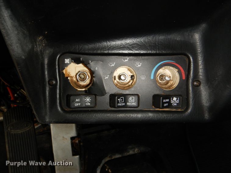 image for item DG4846 1998 Peterbilt 379 semi truck