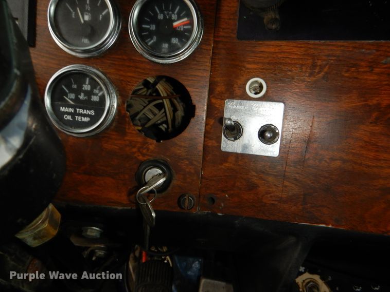 image for item DG4846 1998 Peterbilt 379 semi truck