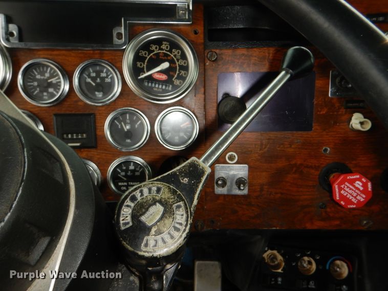 image for item DG4846 1998 Peterbilt 379 semi truck