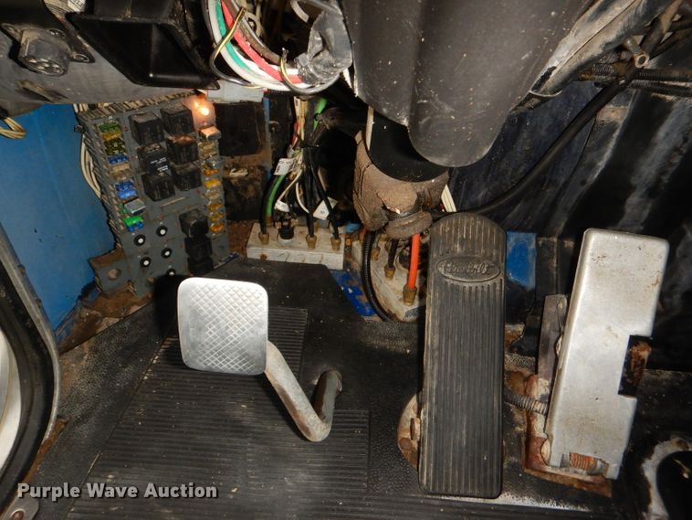 image for item DG4846 1998 Peterbilt 379 semi truck