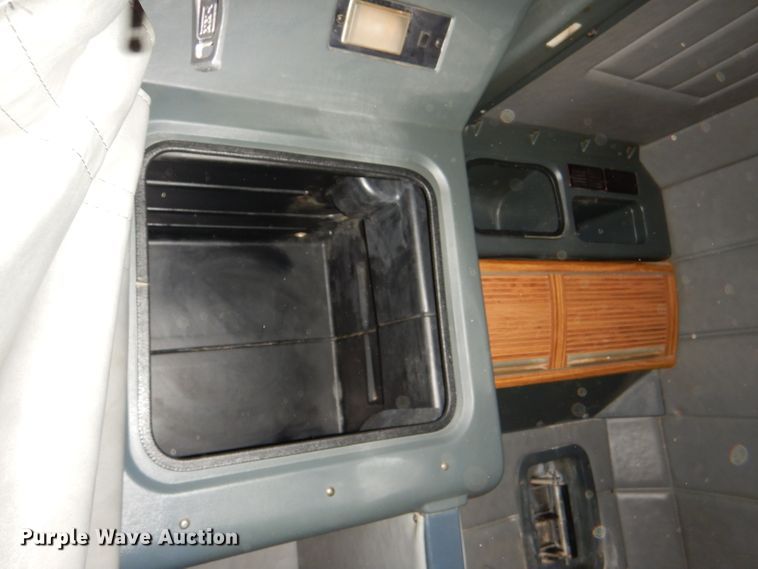 image for item DG4846 1998 Peterbilt 379 semi truck