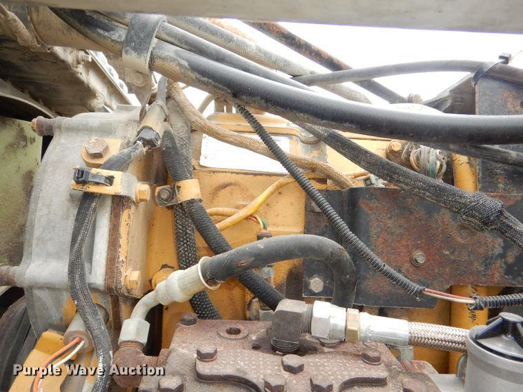 image for item DG4846 1998 Peterbilt 379 semi truck