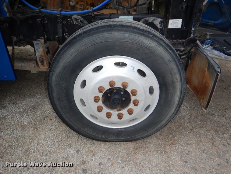 image for item DG4846 1998 Peterbilt 379 semi truck