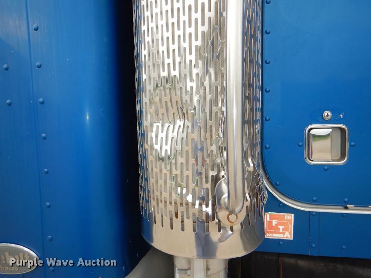 image for item DG4846 1998 Peterbilt 379 semi truck