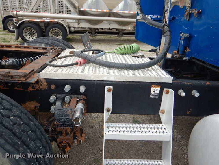 image for item DG4846 1998 Peterbilt 379 semi truck