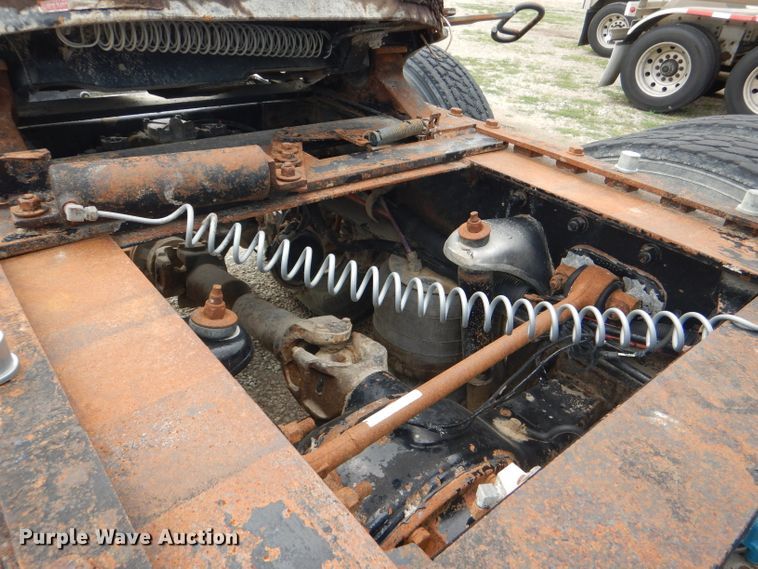 image for item DG4846 1998 Peterbilt 379 semi truck