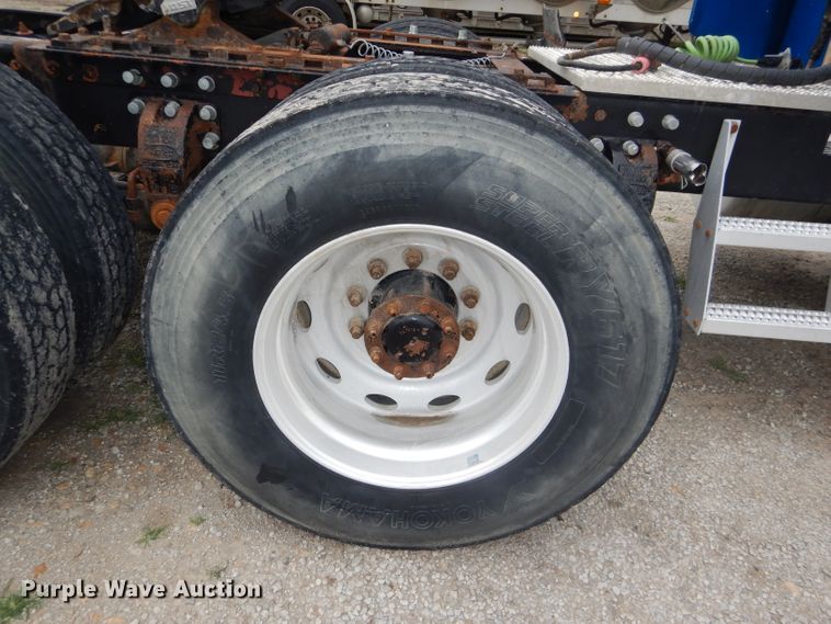 image for item DG4846 1998 Peterbilt 379 semi truck