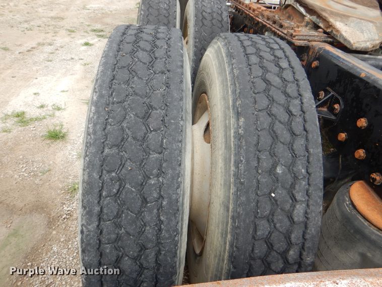 image for item DG4846 1998 Peterbilt 379 semi truck