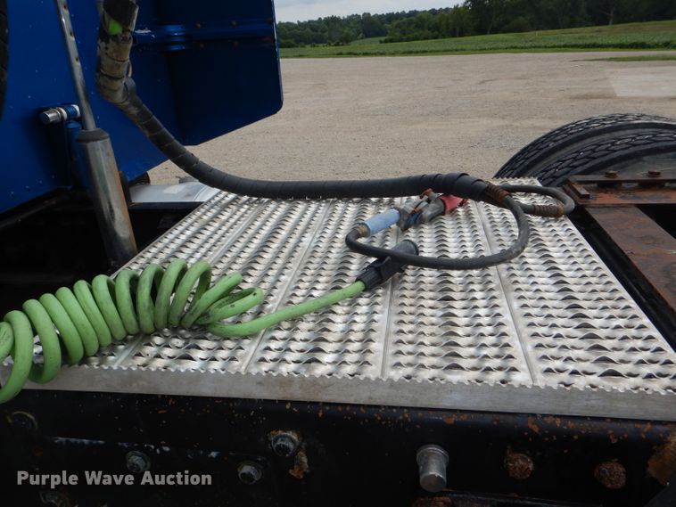 image for item DG4846 1998 Peterbilt 379 semi truck