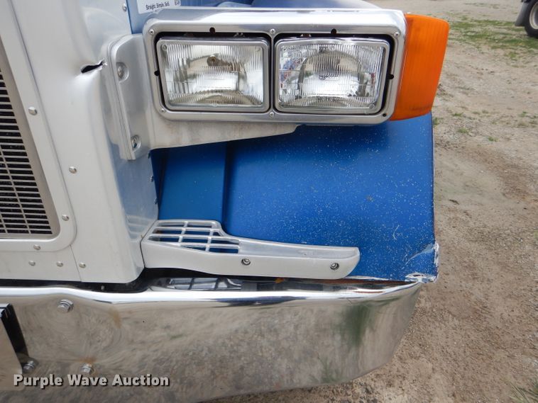 image for item DG4846 1998 Peterbilt 379 semi truck