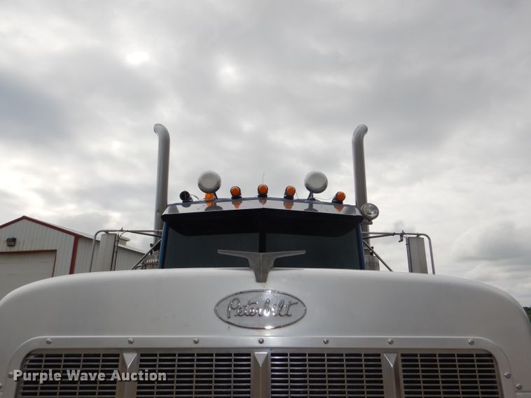 image for item DG4846 1998 Peterbilt 379 semi truck