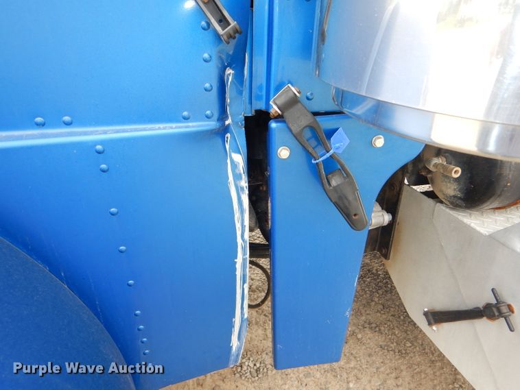 image for item DG4846 1998 Peterbilt 379 semi truck