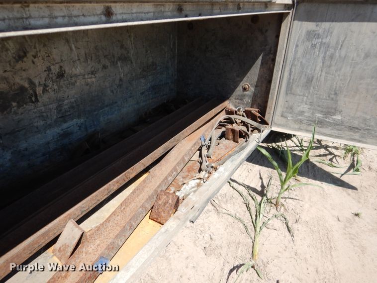 image for item DG5814 2004 Ravens AFTW58048WSAWI flatbed trailer