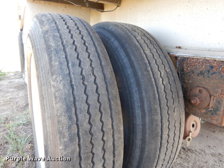 image for item DG5814 2004 Ravens AFTW58048WSAWI flatbed trailer