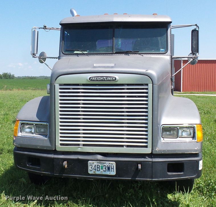 image for item DI0572 1997 Freightliner FLD semi truck