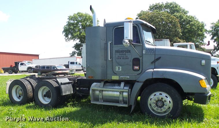 image for item DI0572 1997 Freightliner FLD semi truck