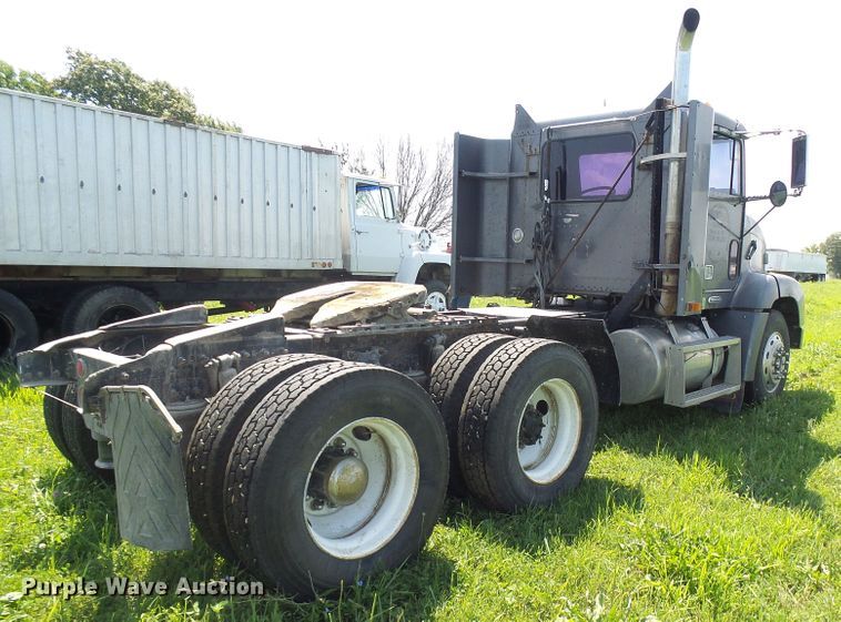 image for item DI0572 1997 Freightliner FLD semi truck