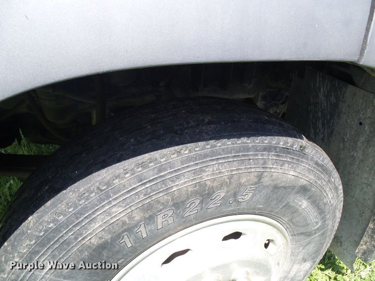 image for item DI0572 1997 Freightliner FLD semi truck