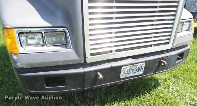image for item DI0572 1997 Freightliner FLD semi truck