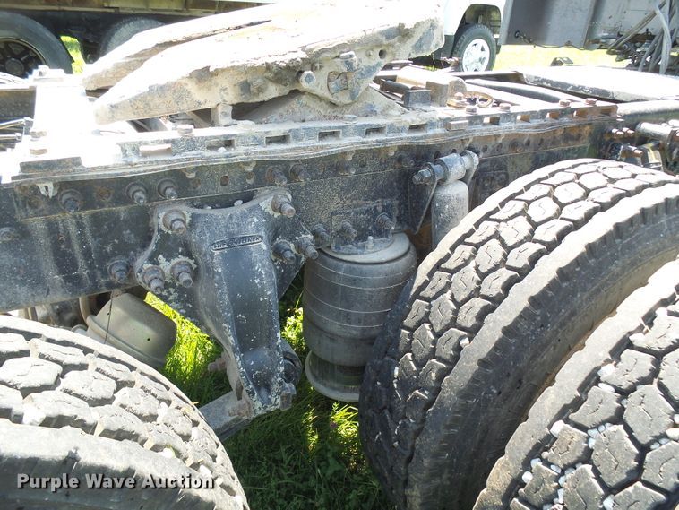 image for item DI0572 1997 Freightliner FLD semi truck