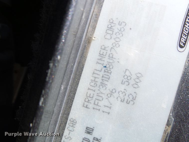 image for item DI0572 1997 Freightliner FLD semi truck