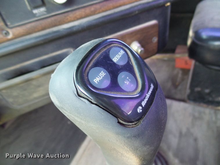 image for item DI0572 1997 Freightliner FLD semi truck