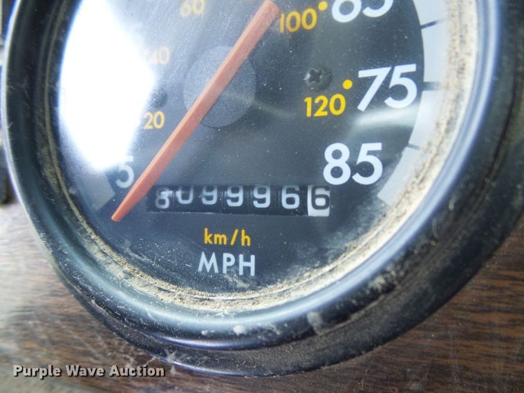 image for item DI0572 1997 Freightliner FLD semi truck