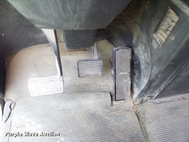 image for item DI0572 1997 Freightliner FLD semi truck