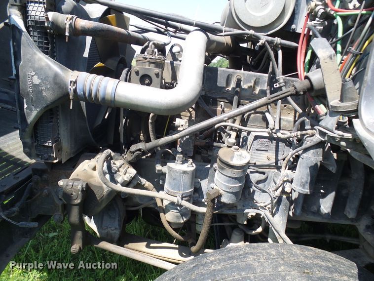 image for item DI0572 1997 Freightliner FLD semi truck