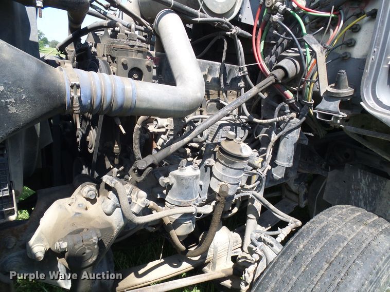 image for item DI0572 1997 Freightliner FLD semi truck