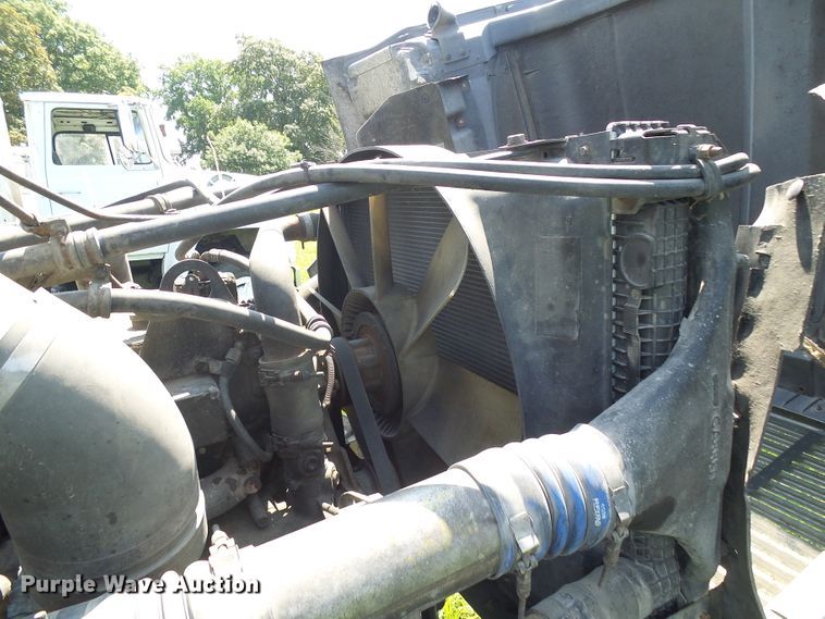 image for item DI0572 1997 Freightliner FLD semi truck