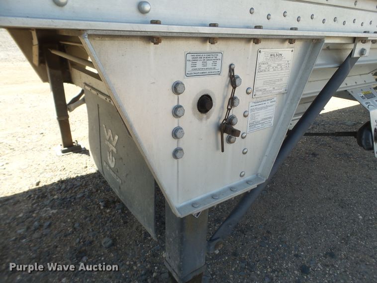 image for item DI0753 2013 Wilson DWH-500SS double hopper bottom grain trailer