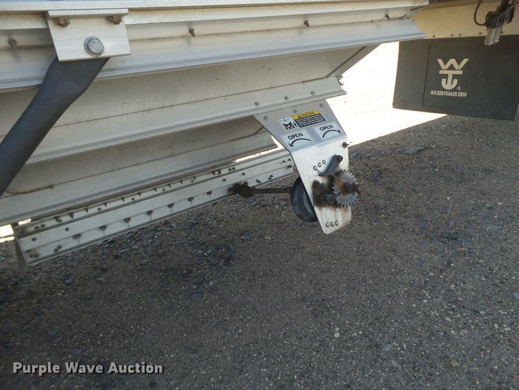image for item DI0753 2013 Wilson DWH-500SS double hopper bottom grain trailer