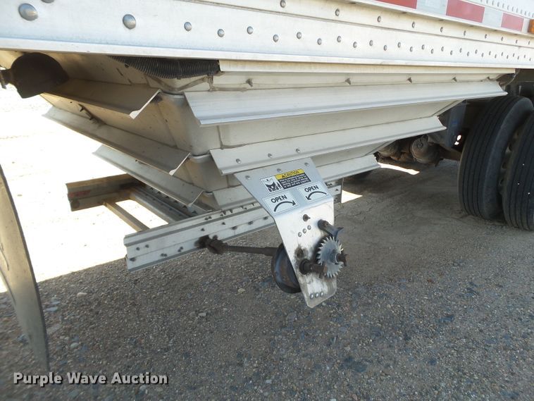 image for item DI0753 2013 Wilson DWH-500SS double hopper bottom grain trailer